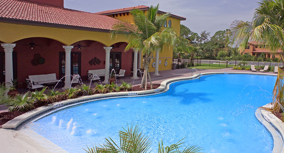 Riviera Bella clubhouse pool